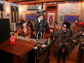 Yeah Yeah Yeahs succumb to leak, release album early