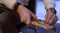 Comment remplacer les cordes d’une basse