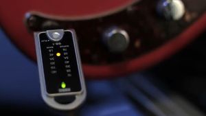 How to tune a bass guitar