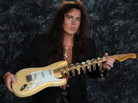 10 classic guitarist stage moves