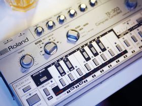 Synth icons: Roland TB-303