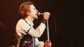 Steve Jones talks Never Mind The Bollocks