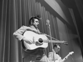 20 acoustic guitar-playing front men
