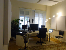 Me In My Studio: Alex Niggemann