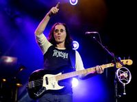 Interview: Geddy Lee's 5 favourite bassists of all time
