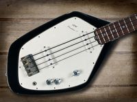 Cool and classic basses: Vox Phantom IV