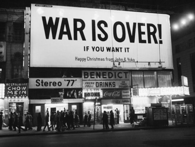 Happy Xmas (War Is Over) - John & Yoko