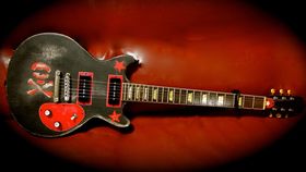 VIDEO: Earl Slick discusses his favorite guitars