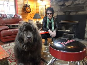 VIDEO: Earl Slick discusses his favorite guitars