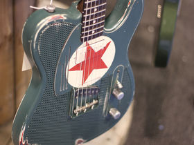 VIDEO: Earl Slick discusses his favorite guitars