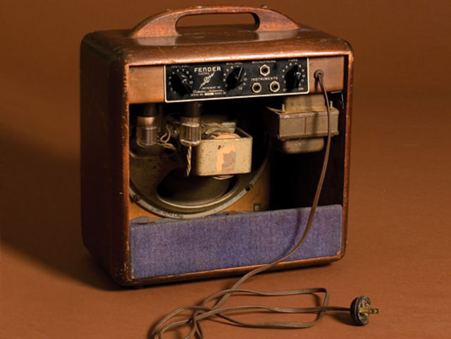 1946 Model 26/Deluxe Woodie amplifier