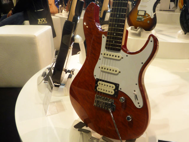 Yamaha Pacifica 212VQM in caramel brown
