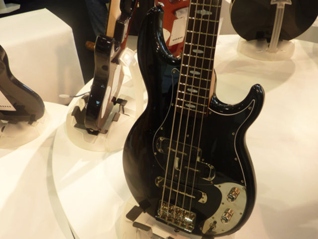 Yamaha BB2025X five-string bass in black