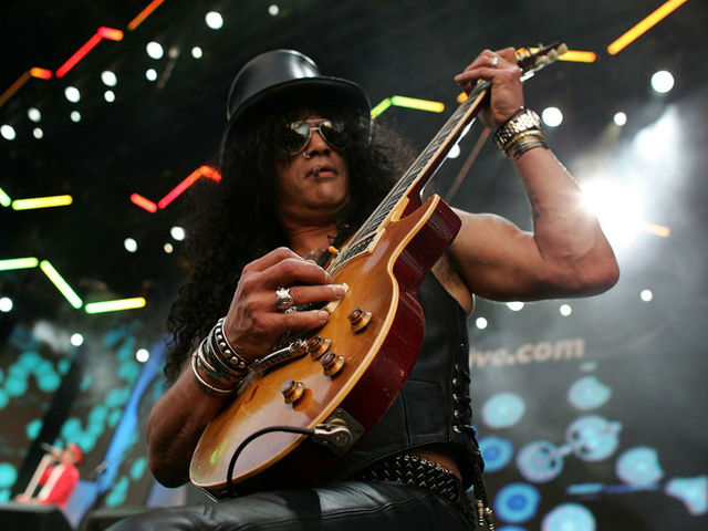 Slash – shop assistant