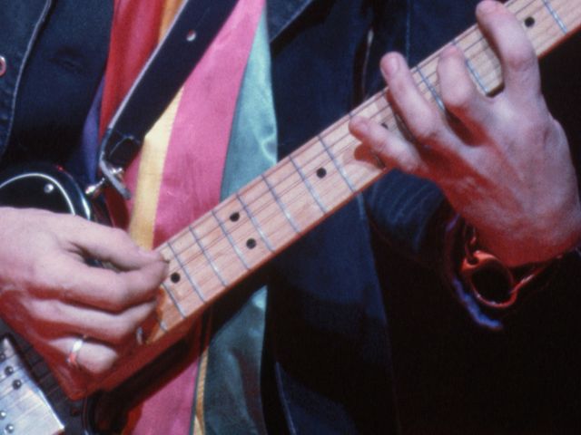 The stretchiest hand in this quiz? You'd better believe it