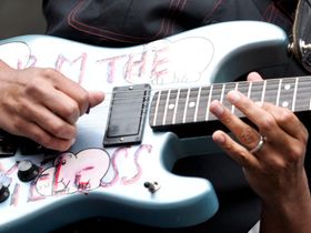 Holiday Quiz: guess the guitarist's hands