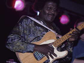 How to play blues guitar like…