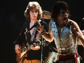 How to play blues guitar like…