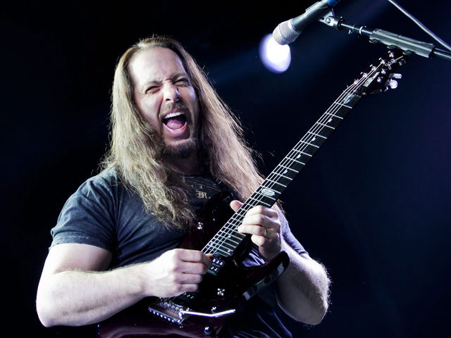 John Petrucci: likes prog rock.
