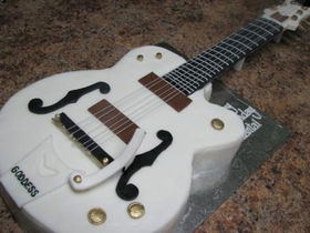 12 exceedingly good musical instrument cakes