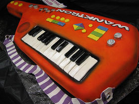 12 exceedingly good musical instrument cakes