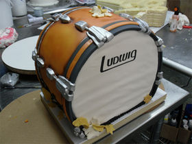 12 exceedingly good musical instrument cakes