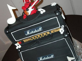 12 exceedingly good musical instrument cakes