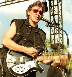 16 Rickenbacker guitar and bass stars