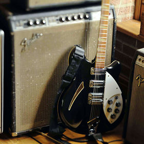 16 Rickenbacker guitar and bass stars