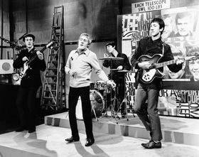 16 Rickenbacker guitar and bass stars