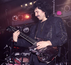 The Top 50 Guitar Riffs Of All Time: 25-1