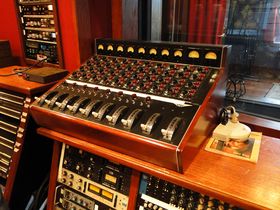 Studio Tour: Nashville's 16 Ton Studios in video and pictures