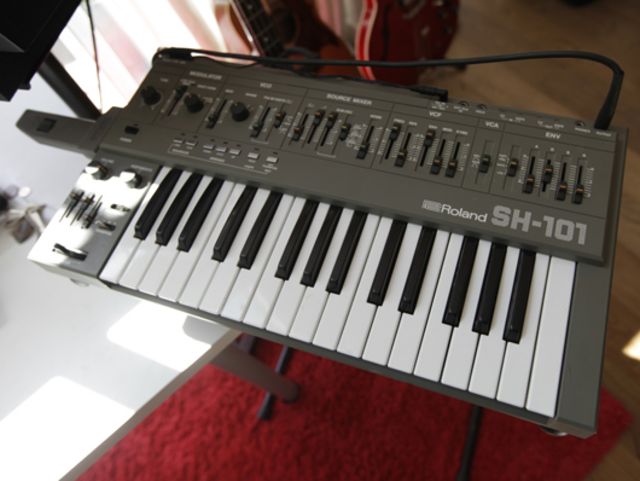 Roland SH-101