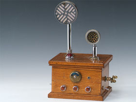 17 amazing Steampunk synthesizer mods