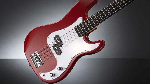 Gear4Music Electric G-4 bass guitar and amp pack