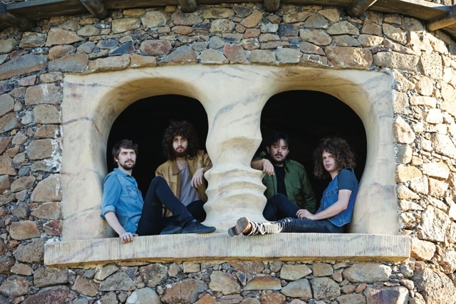 http://cdn.mos.musicradar.com/images/legacy/totalguitar/wolfmother.jpg
