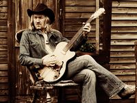 What strings do you use, Roscoe Levee?