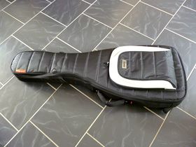 Mono M80 guitar case review