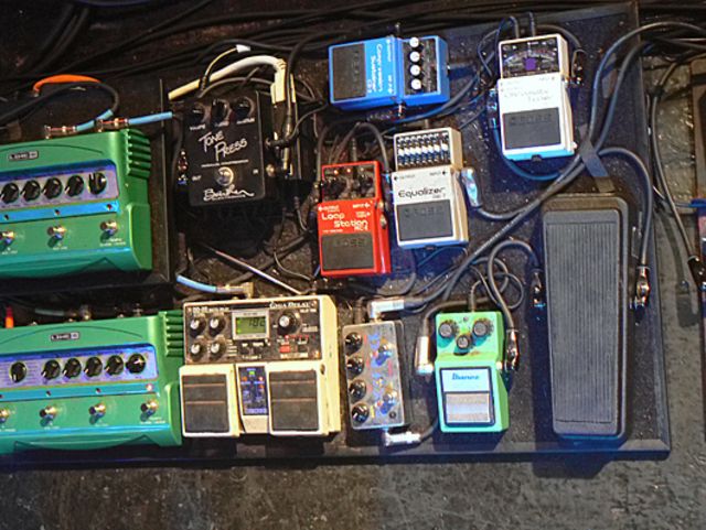 Pedalboard – More loops and some distortion