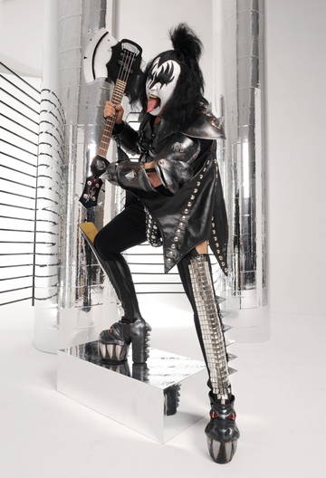 gene simmons guitar hero. Gene Simmons describes Guitar