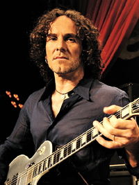 Interview: Viv Campbell talks guitars