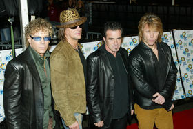 Concerts de Bon Jovi annulés : Tico Torres est opéré d'urgence