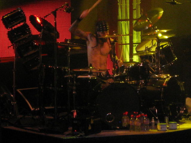 Tommy Clufetos Tommy rockin his solo chops. And drinking plenty of water by the looks of it...