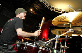 Les 9 batteurs héros d'Arin Ilejay d'Avenged Sevenfold