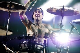 VIDEO: Travis Barker on warming up