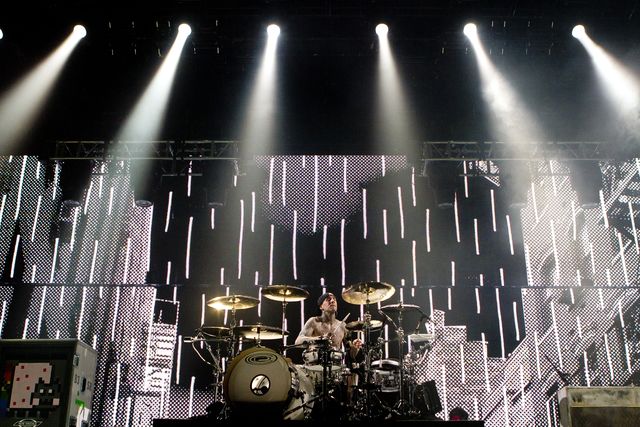 Travis Barker live with Blink-182