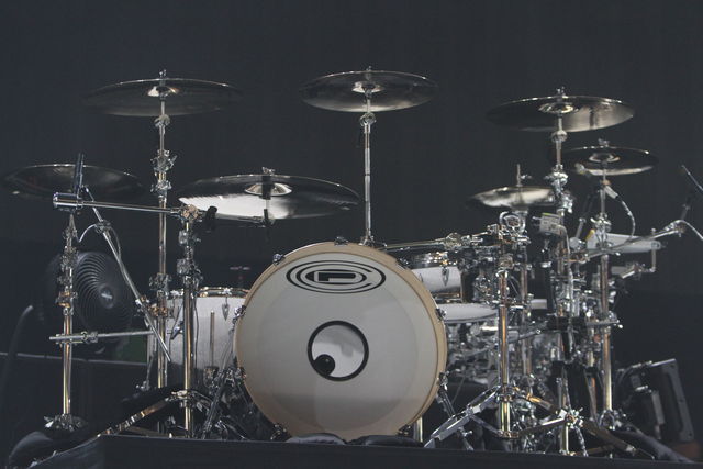 Travis Barker live with Blink-182