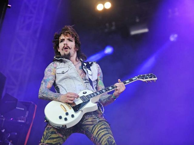 Justin Hawkins at Download 2011