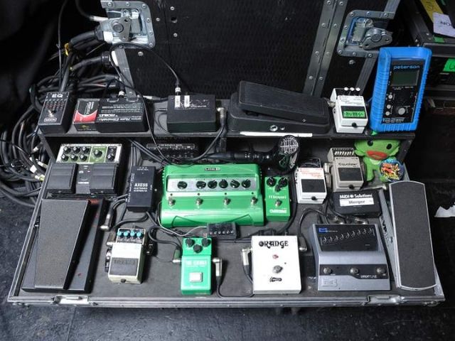 Brent Hinds' pedalboard