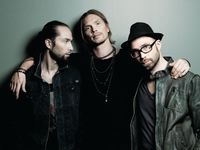 Video: Von Hertzen Brothers guitar tour